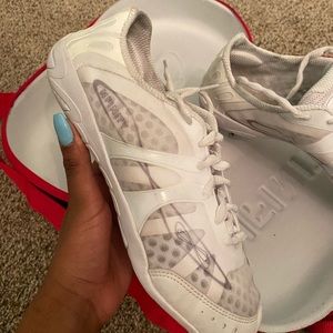 NFINITY CHEER SHOES SIZE 9